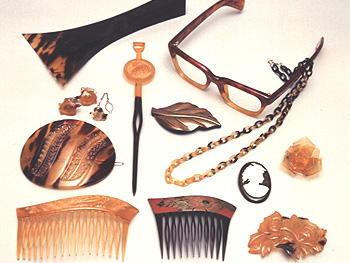 黄楊の工芸品 黄杨木｜盘根底座木理细密如织，虬根盘曲成天然禅座。取百年老根随形